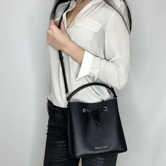 Michael Kors Small Suri Bucket Crossbody Bag Admiral Blue - Picture 1 of 8